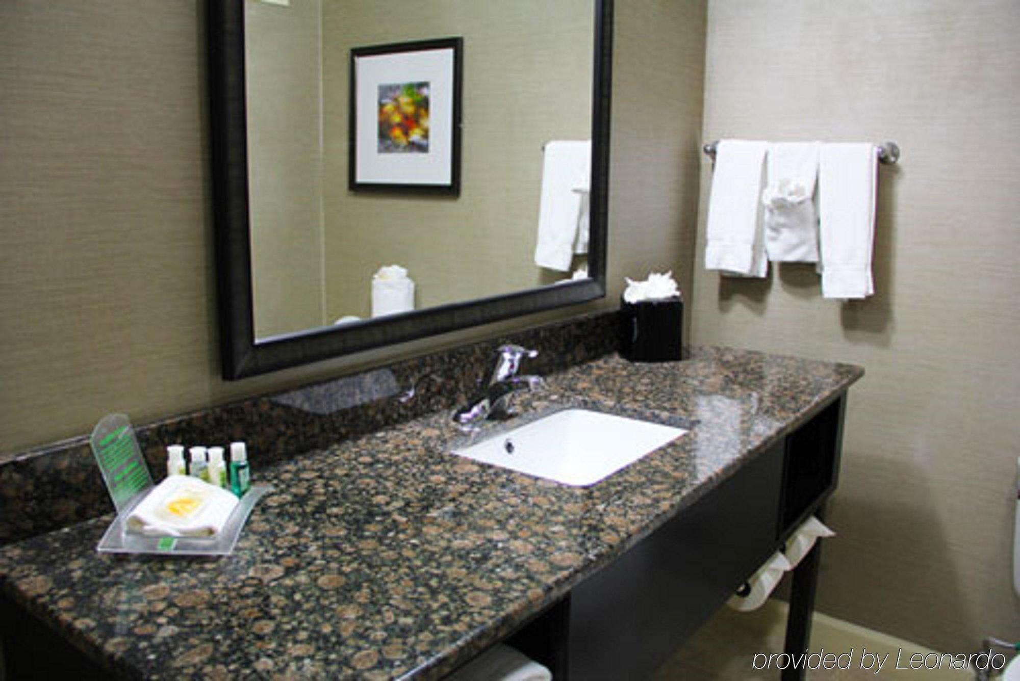 Holiday Inn Charlotte University By Ihg Exteriör bild