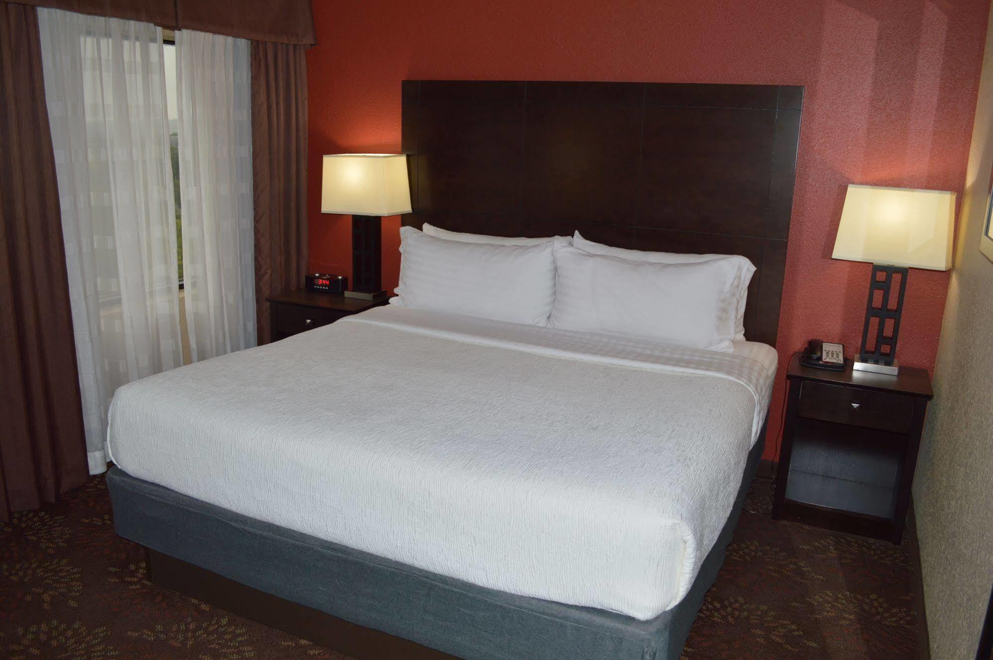 Holiday Inn Charlotte University By Ihg Exteriör bild