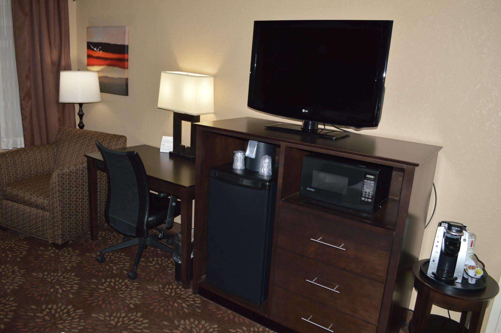 Holiday Inn Charlotte University By Ihg Exteriör bild