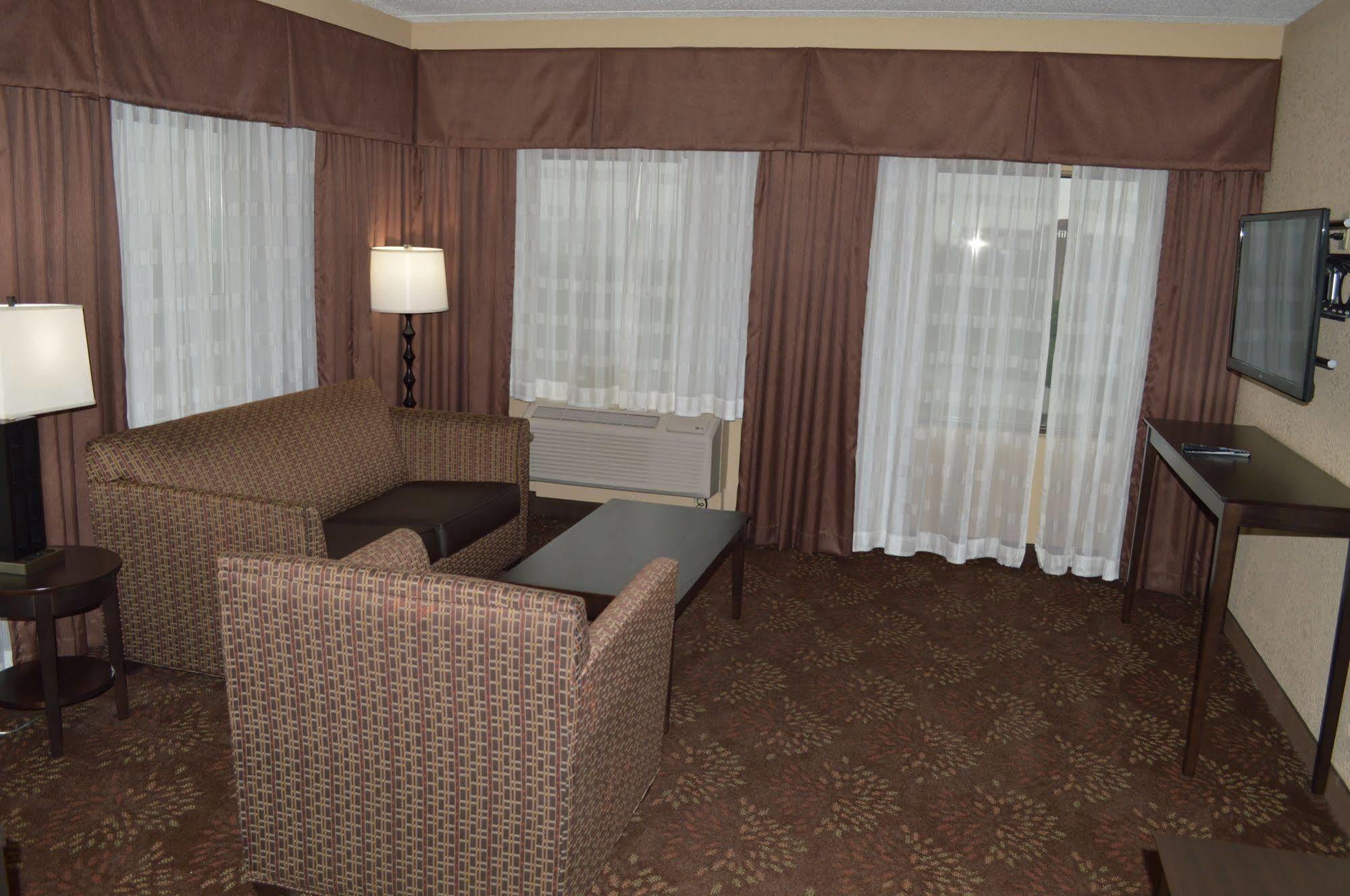 Holiday Inn Charlotte University By Ihg Exteriör bild