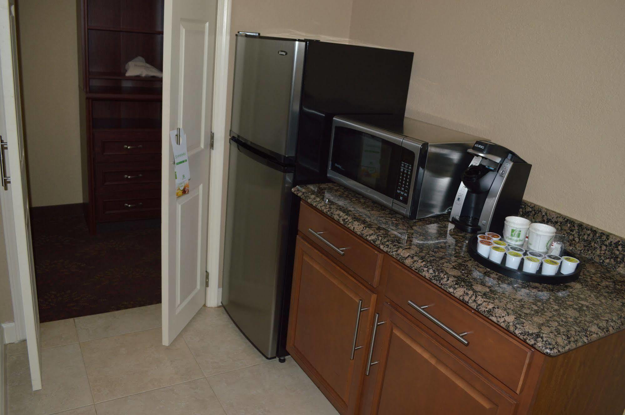 Holiday Inn Charlotte University By Ihg Exteriör bild