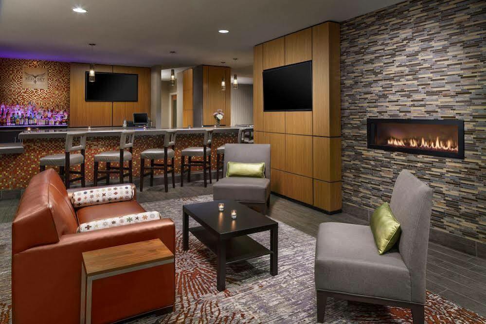 Holiday Inn Charlotte University By Ihg Exteriör bild